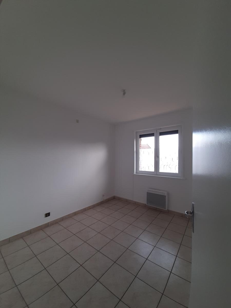 maison-de-plain-pied-3-chambres-jardin-et-garage-6-6ad89801c1636.jpg